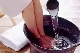 白酒原来这么厉害，白酒泡脚养生，益处大大啊！