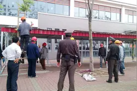 唯亭城管依法拆除6户商铺违章搭建图片
