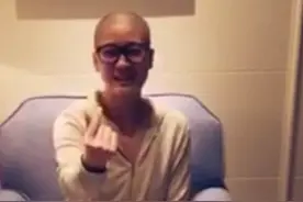 美女为李敏镐剃头 网友：难以理解脑残粉图片