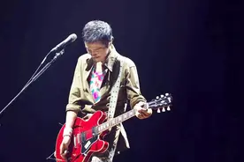 灵魂创作天才朴树的一首《白桦林》直接触及并震撼现场观众的心视频封面