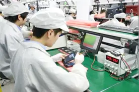 独家访问中国深圳一加5T手机生产车间，原来一加5T是这样被制造的视频封面