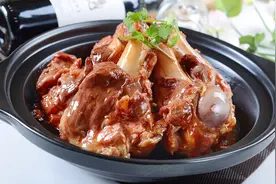 用油画棒画东北名菜大棒骨，有人会吃，有人会做，我却会画视频封面