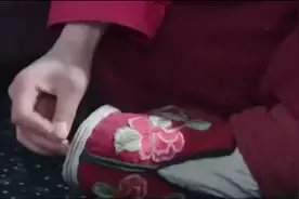 小伙儿大雪天去相亲，结果一眼相中了小姨子！视频封面