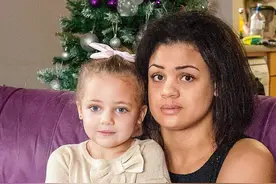 英女童在麦当劳上厕所被“粘住” 撕坏腿部皮肤图片