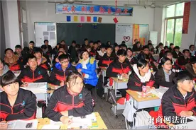 秭归二中：以优秀教师课堂示范推动全校教师课堂高效图片