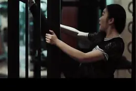 丑女被老公抛弃后，这样做成功蜕变