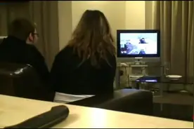 千万千万别和女朋友一起玩游戏，不然输了就悲催了视频封面