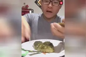 大哥教怎么清理鲜活海参，最适合生呛！视频封面