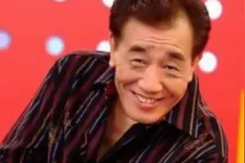 儿子没有孙子大？74岁机智歌王张帝妻子小自己33岁，歌坛中神话