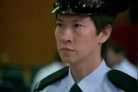 张家辉重新做回警察，领导给他颁奖，但这个颁奖典礼感觉很都尴尬视频封面