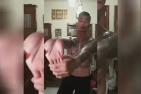 大猛攻纹身胸肌扎铁环，好厉害的感觉（肌肉秀）视频封面