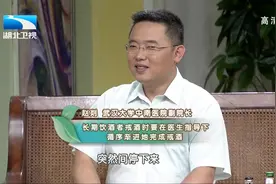 长期饮酒醉戒酒需在医生指导逐渐完成，突然不喝也会引起身体不适