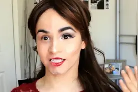 化妆的力量，小伙子半边脸化女人妆容，对比照判若两人