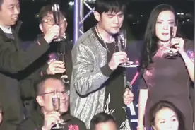 周杰伦首晒自拍猛夸自己：我是一个多么年轻的人