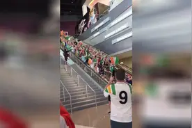 嘴炮的爱尔兰粉丝直接“攻占”了美国商场的电梯，路人纷纷拍照