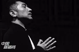 漫天玫瑰纷飞，谁为我望穿秋水！一首《春秋配》大气磅礴，太好听