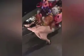 逼着男朋友给自己买了一大把气球，现在好了，可以飞去环游世界了视频封面