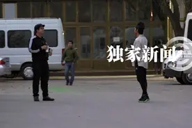 《奇门遁甲》李治廷当街耍杂 倪妮无男友相伴靠吃解闷图片