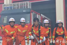 “高原王子”蒲巴甲为家乡甘孜消防担纲公益宣传大使图片