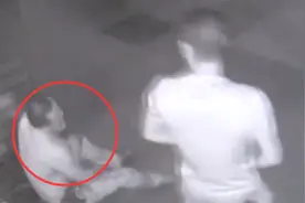 唱歌好听被群殴 拔刀相向三人伤图片