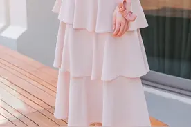 女人味十足的荷叶边单品图片