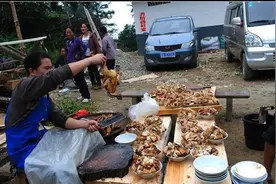 霸气的苗寨婚宴 杀鸡杀猪又杀牛图片