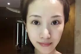 因“海藻”一角而走红，纯美的外表加上温柔的性格，被夸为乖乖女图片