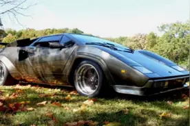 英国男子花17年打造属于自己的超跑，引擎还是兰博基尼捐赠的图片