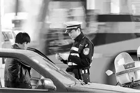 苏E牌照的5辆车，你们在上海有969条交通违法，速去处理！图片