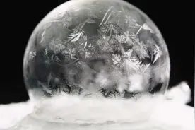 肥皂泡冻结的全过程！居然有人拍了下来图片