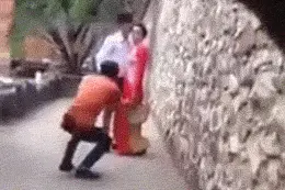 搞笑gif图：霸气小宝宝，喝多了竟然会这样！图片