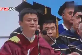 马云香港颁授博士学位 着长袍飚英语激情演讲图片
