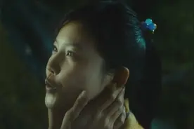 情侣草地上缠绵，女孩竟自卑！室友女汉子怒砸学校商店！实在霸气视频封面