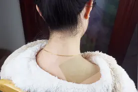 贴完膏药的位置有痕迹，不舒服，是你贴的方法不正确