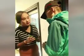 聋哑人送外卖，意外遇到失散多年的姐姐，口风琴响起时我流泪了视频封面