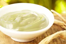 补水面膜不用买！教你用蜂蜜自制补水面膜，补水美白效果都很好！视频封面