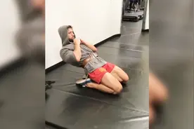 是男人就一定要练腿！史上最强的腿部肌肉锻炼法，12个超常规动作视频封面