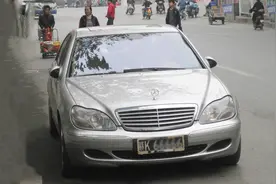 汽车蓝牌、黄牌、黑牌都挂在什么车上？听听老司机怎么说，秒懂视频封面
