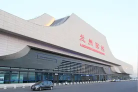 实拍甘肃兰州西动车站，中国西北游出发在兰州