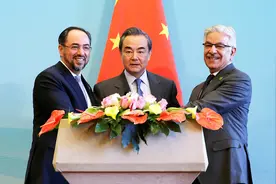 印度这下彻底慌了！王毅外长宣布：中巴经济走廊向阿富汗延伸视频封面