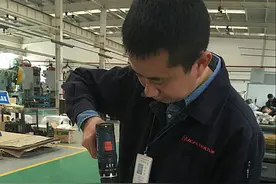 "巧手工匠"游洪建图片