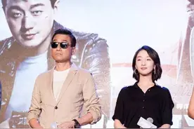 呃，梁家辉的裤子发生了什么事？这作妖的时尚我看不懂...图片