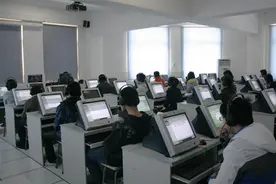 2016年南通市初中英语听力口语自动化考试将于本周末举行图片