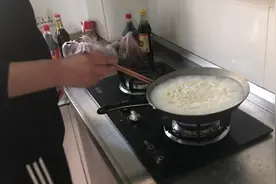 葱花面这样做，简单有营养，十分钟就能做出小时候的味道！