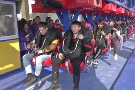 刺激！首台超大悬挂过山车开跑，高50米轨道全长1000米