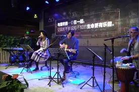 酒吧里的故事，可爱大叔《跟往事干杯》，送给那些老朋友视频封面