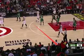 老鹰吉祥物关键部位意外受伤图片