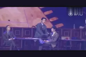 EXO演唱会上翻车现场！伯贤破音，嘟嘟憋笑灿烈更是笑道唱不出来