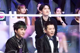 第五期《看见你的声音》大张伟喊话薛之谦：我不是你的草坪图片