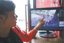 大姐送回走失女童就走了 孩子妈妈想当面致谢图片